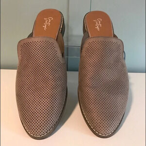 Crown Vintage‎ ‘Lacertae’ tan slides. Size 11.